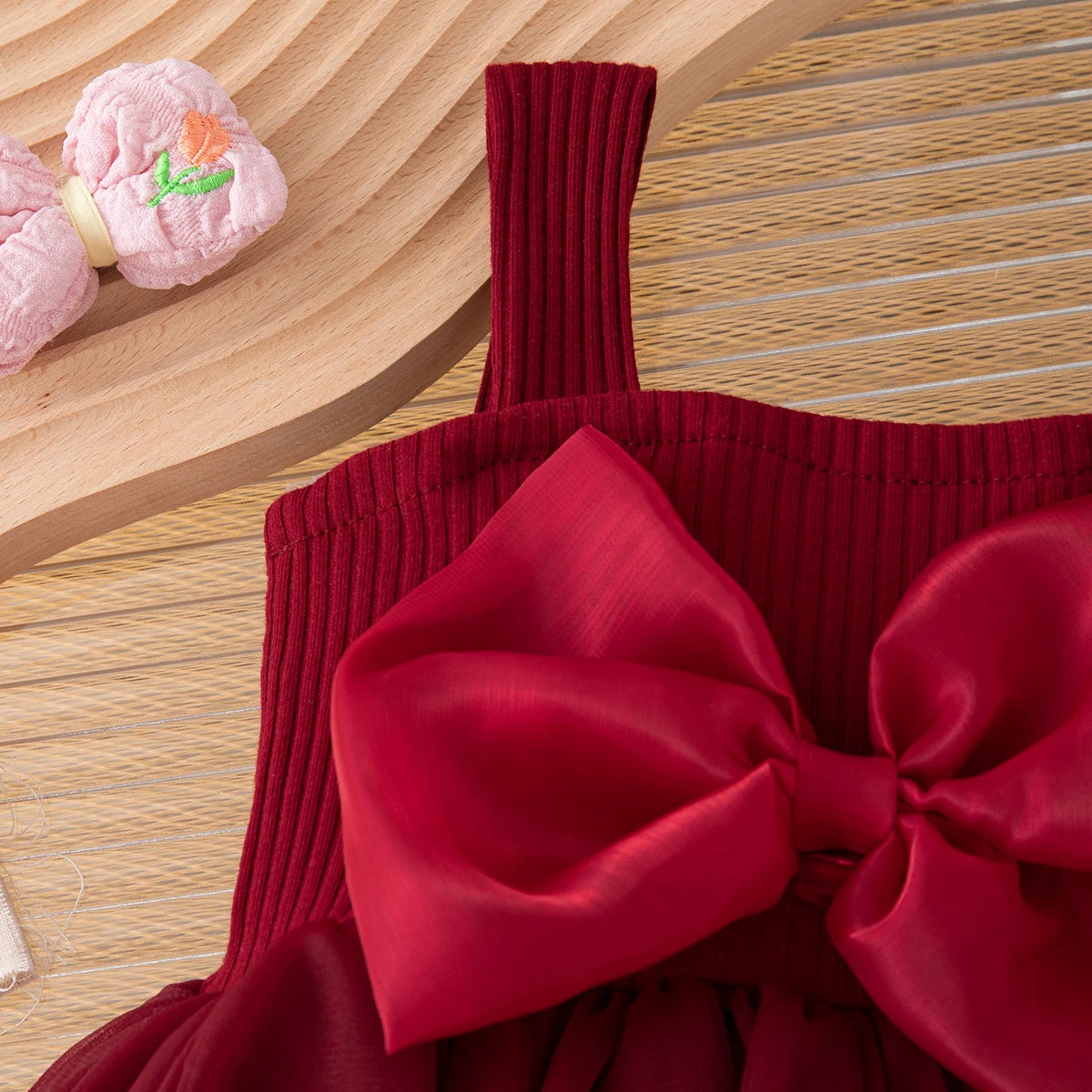 Vestido Sophie – Casual Chic de Alcinha com Laço – Malha Texturizada Leve