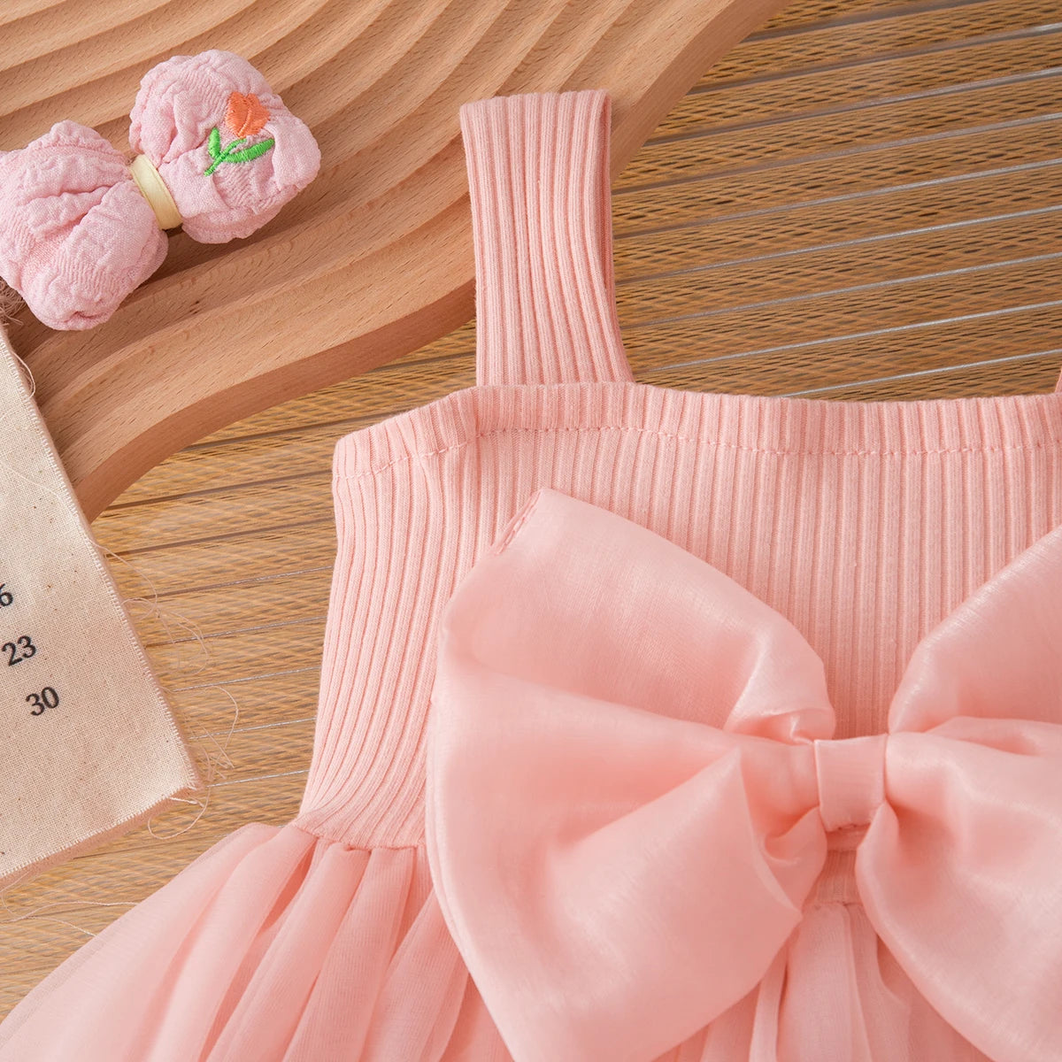 Vestido Sophie – Casual Chic de Alcinha com Laço – Malha Texturizada Leve