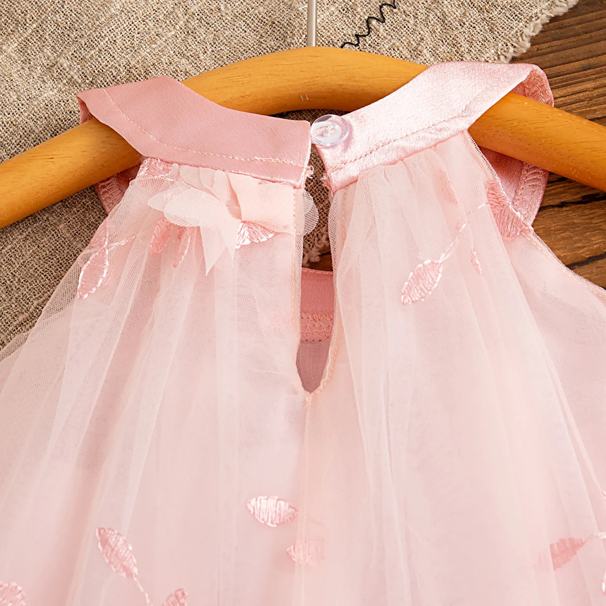 Vestido Anastasia - Gola Redonda e Saia Bufante Floral