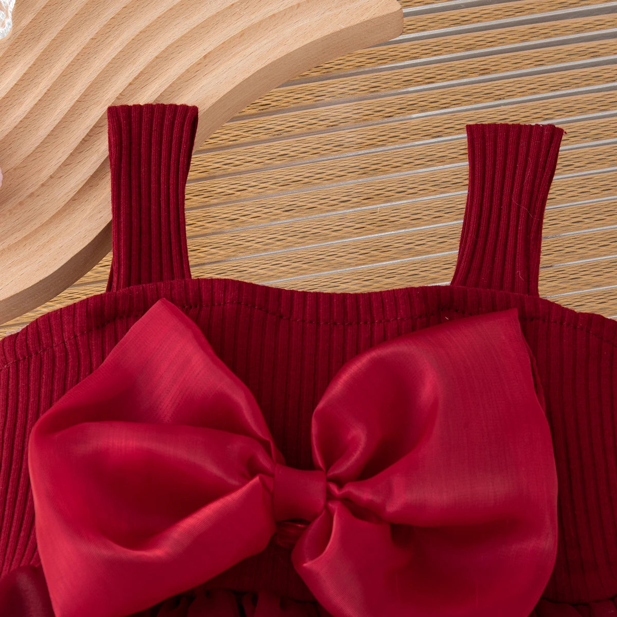 Vestido Sophie – Casual Chic de Alcinha com Laço – Malha Texturizada Leve