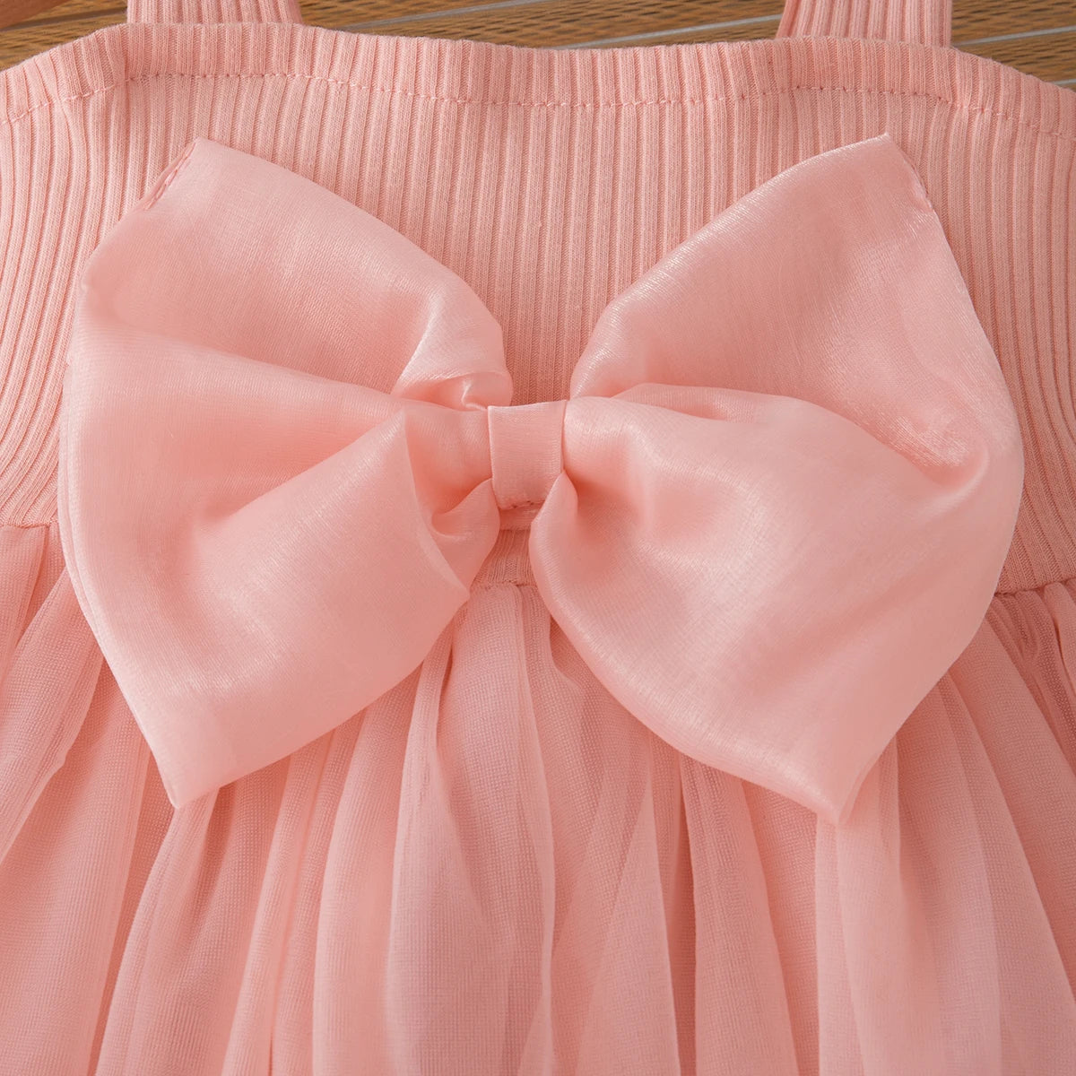 Vestido Sophie – Casual Chic de Alcinha com Laço – Malha Texturizada Leve