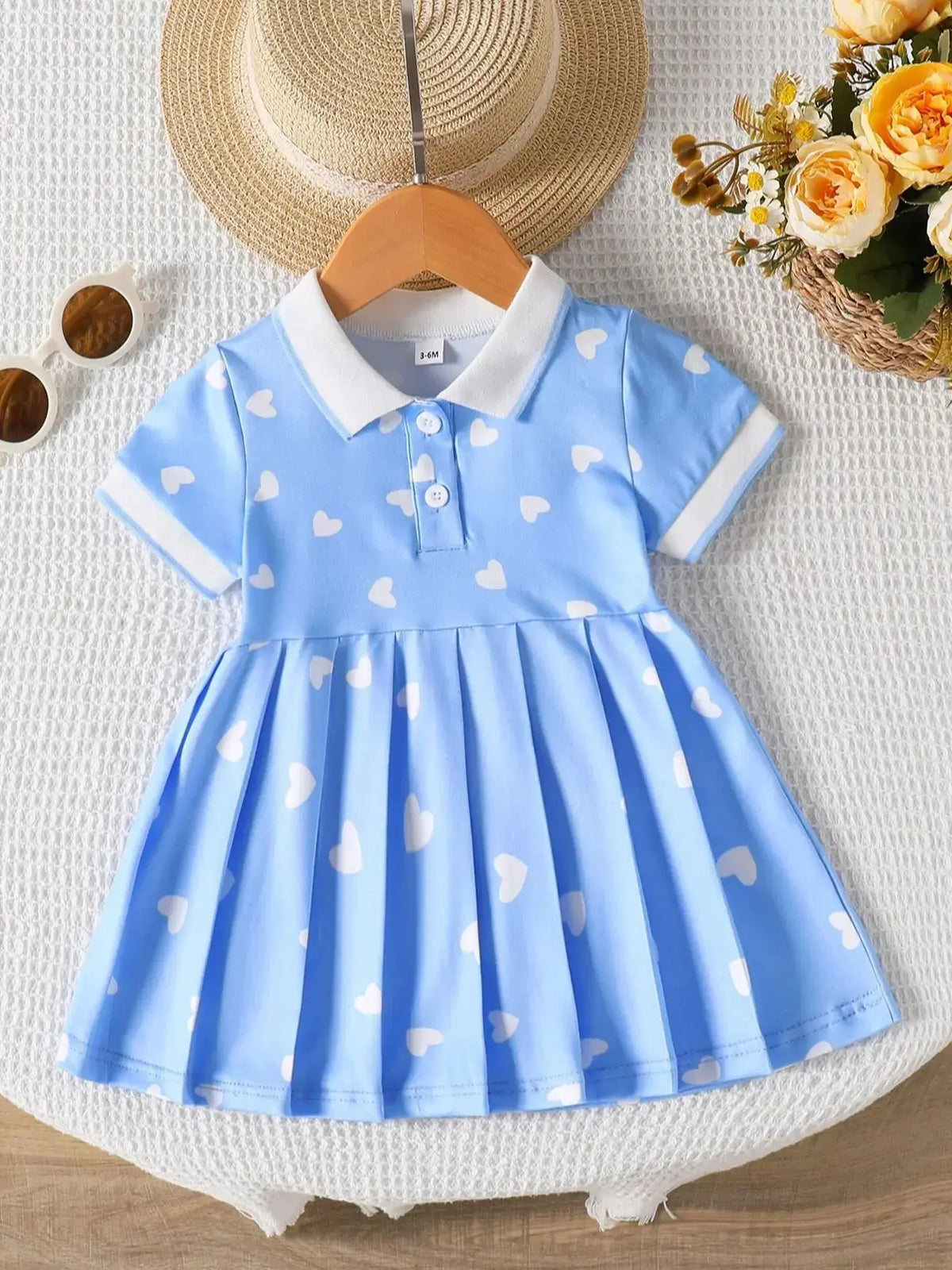 Vestido Blair - Gola Polo Azul Plissado com Coração Branco