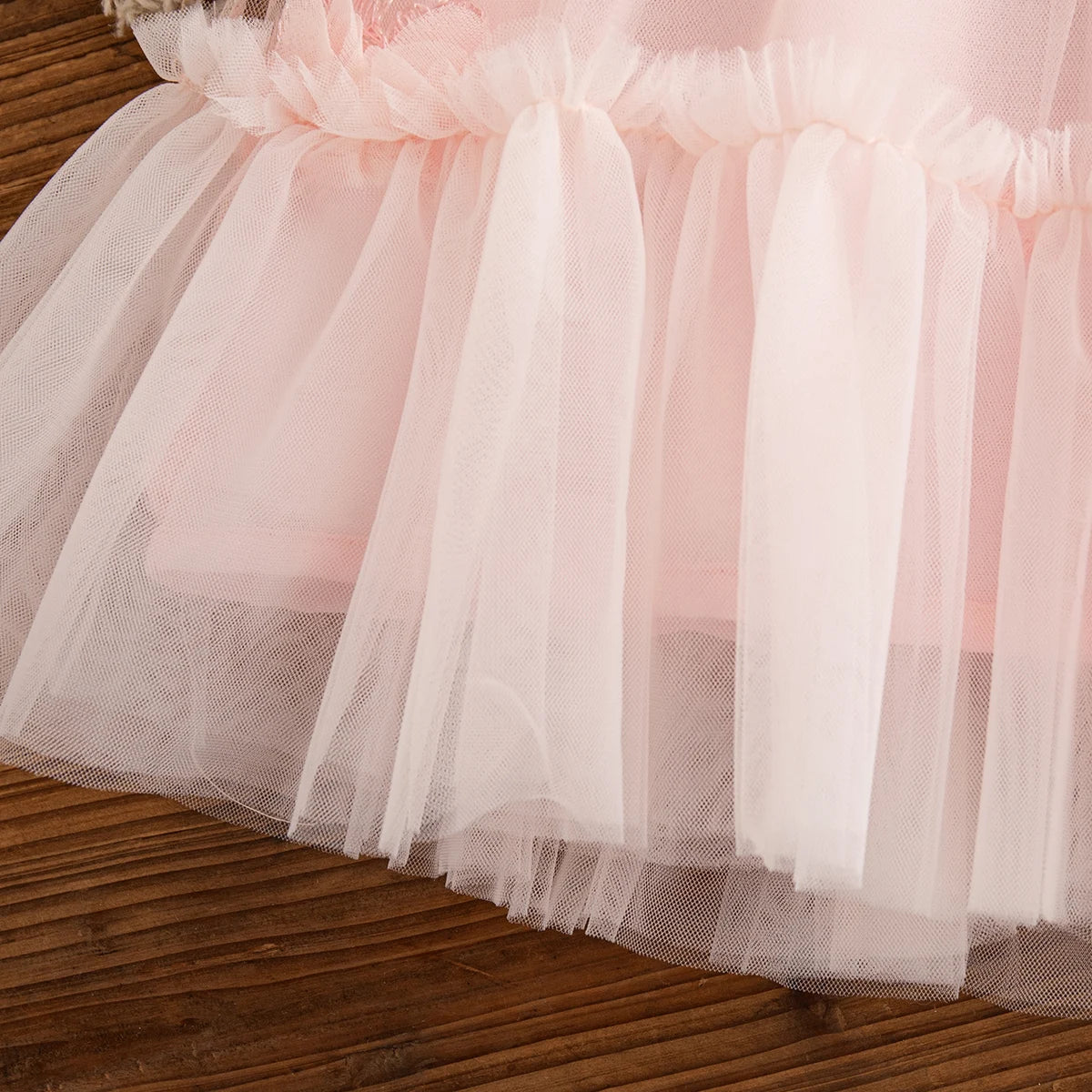 Vestido Anastasia - Gola Redonda e Saia Bufante Floral